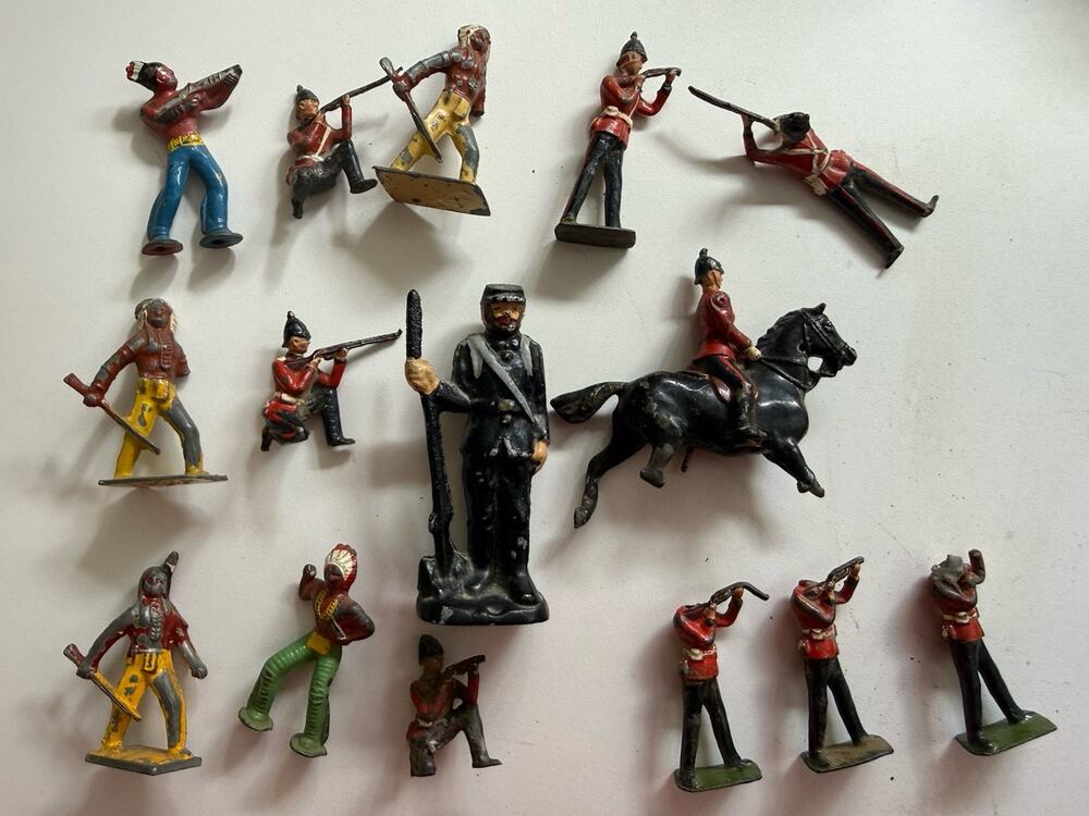 Vintage Lead Toy Soldiers Lot 15 Lincoln Log USA British Cowboy Indian Cannon